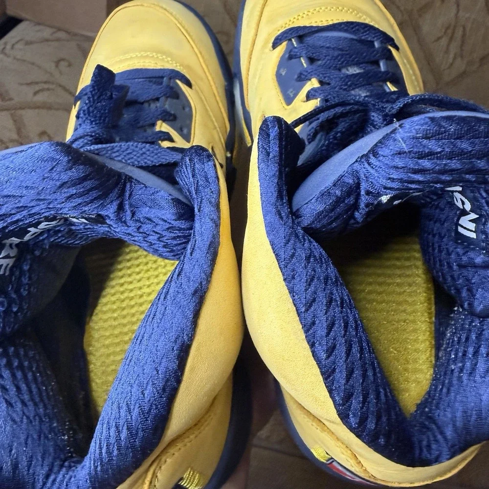 Nike Air Jordan 5 Retro SP Michigan 2019 CQ9541-704 Men's Size 8.5 Sneakers